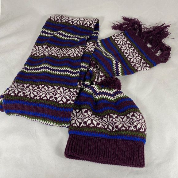 Set of Scarf and Beanie  NWOT - Picture 2 of 8